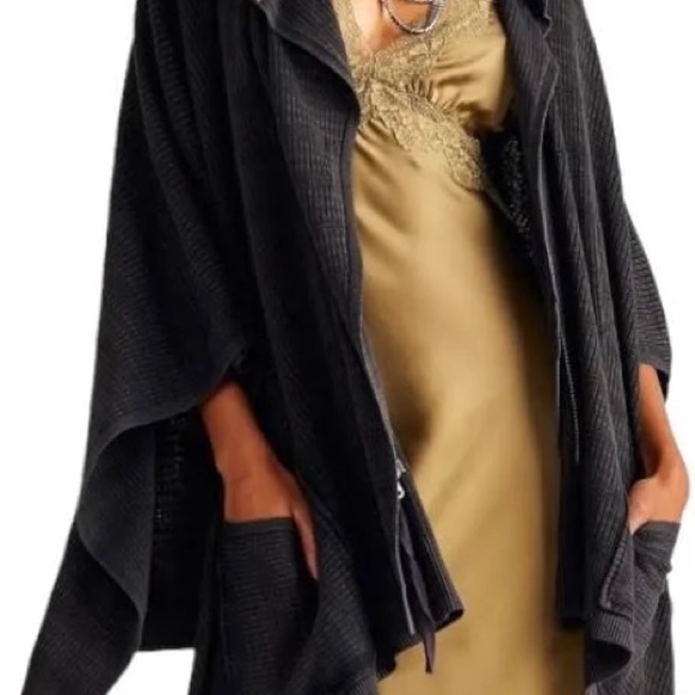 🔥Sale🔥 NWT Free People Suzie Poncho (m/l)